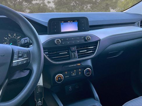 Certified 2022 Ford Escape S image 9