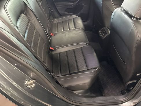 Used 2018 Volkswagen Golf R 4-Door AWD/4WD image 42