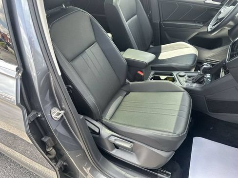 Used 2023 Volkswagen Tiguan SE w/ Panoramic Sunroof Package AWD/4WD image 27