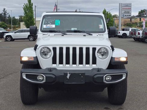 Used 2022 Jeep Wrangler Unlimited Sahara AWD/4WD image 12
