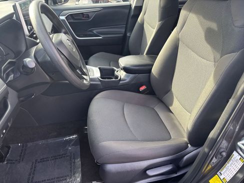Used 2025 Toyota RAV4 LE image 32