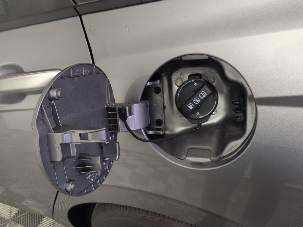 Used 2025 Hyundai Elantra Sport FWD image 18