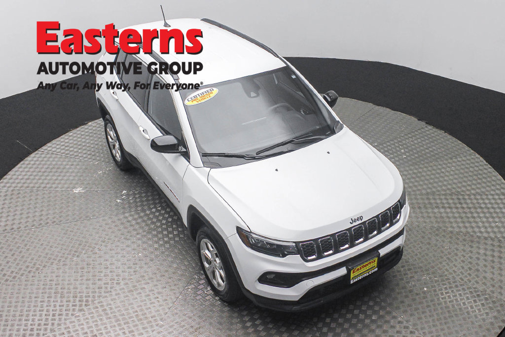 Used 2024 Jeep Compass Latitude AWD/4WD image 5