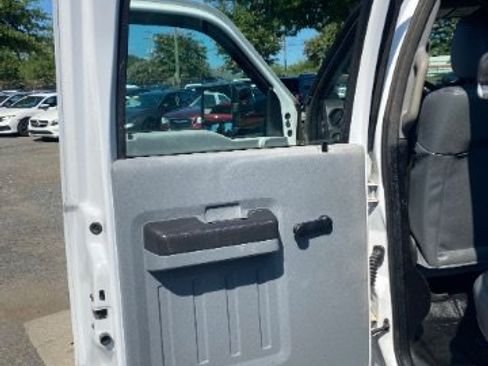 Used 2015 Ford F550 2WD Crew Cab Super Duty image 17