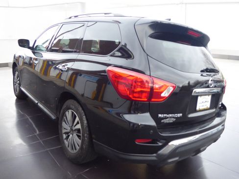Used 2019 Nissan Pathfinder SV image 8