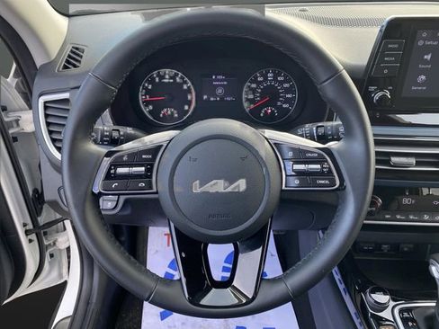 Certified 2023 Kia Seltos S image 16