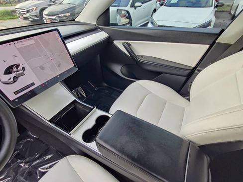 Used 2020 Tesla Model Y Long Range image 7