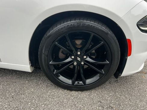Used 2017 Dodge Charger SXT w/ Premium Group image 40