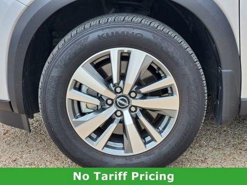 Used 2025 Nissan Pathfinder SL FWD image 8