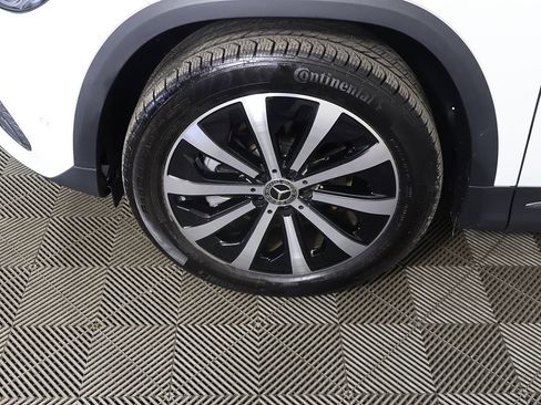 Used 2023 Mercedes-Benz GLA 250 4MATIC w/ Premium Package image 16