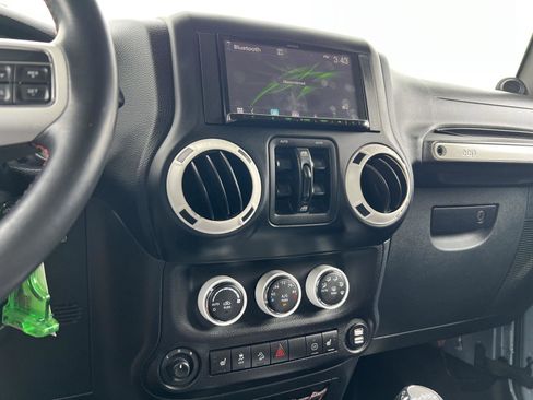 Used 2012 Jeep Wrangler Unlimited Sahara AWD/4WD image 35