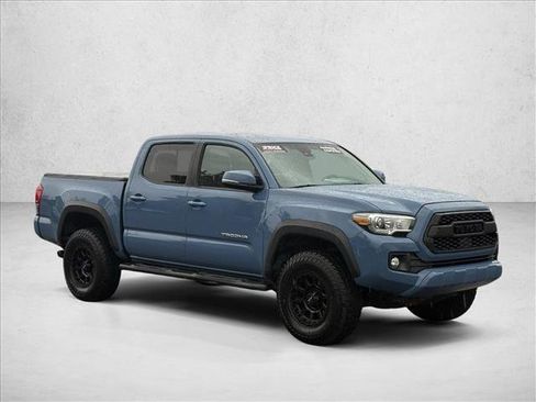 Used 2019 Toyota Tacoma TRD Off-Road image 3