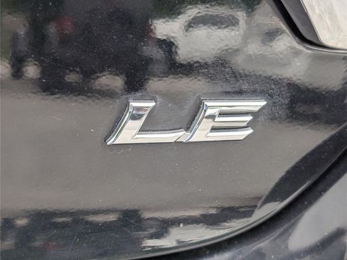 Used 2017 Toyota Camry LE FWD image 10