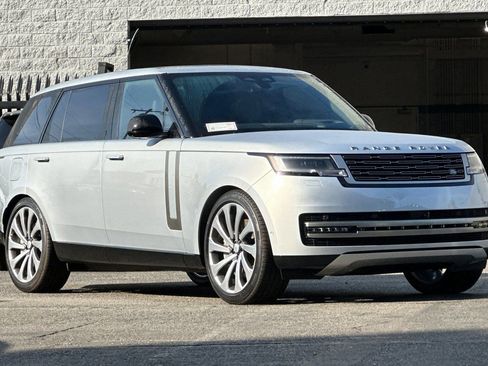New 2025 Land Rover Range Rover Long Wheelbase SE AWD/4WD image 17
