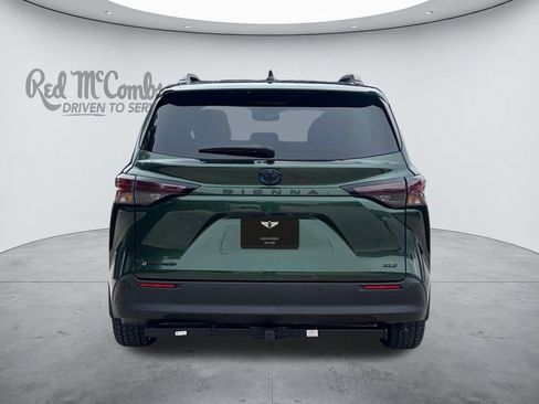 Used 2025 Toyota Sienna XLE Woodland Edition AWD/4WD image 4