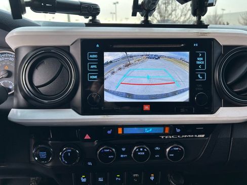 Used 2017 Toyota Tacoma TRD Off-Road image 22