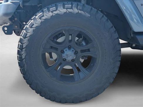 Used 2015 Jeep Wrangler Unlimited Sahara AWD/4WD image 9