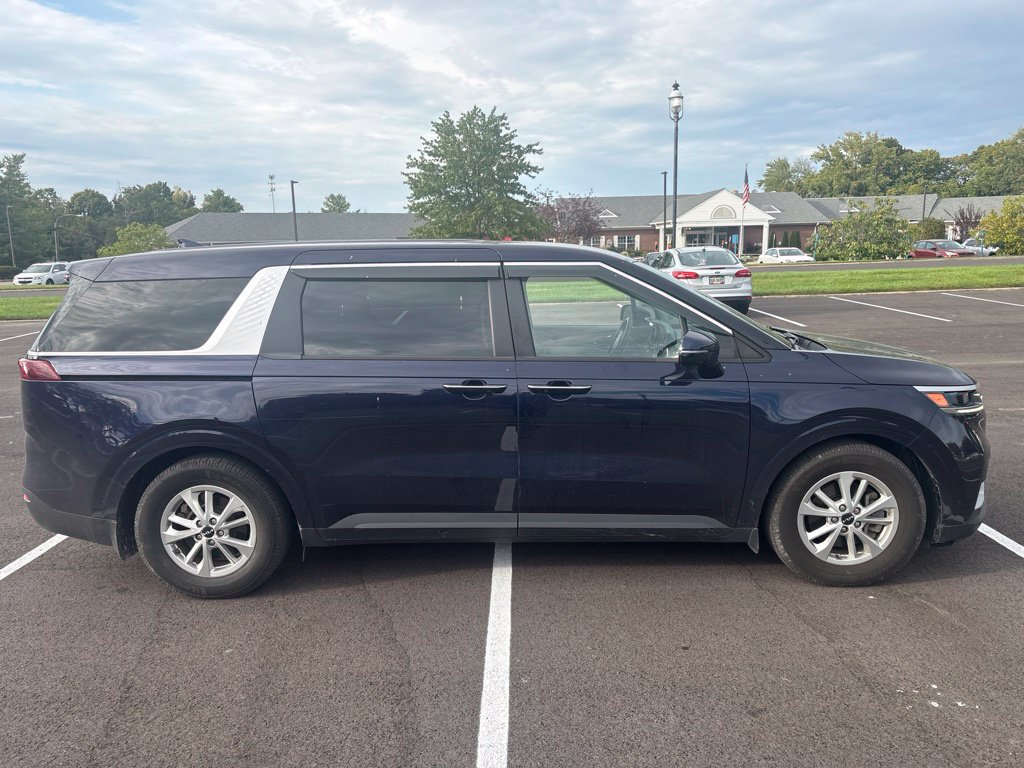 Used 2023 Kia Carnival LX FWD image 5