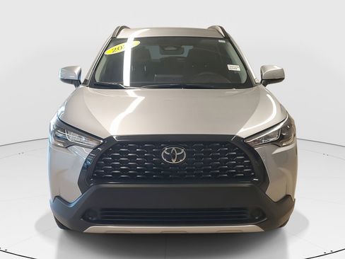 Used 2024 Toyota Corolla Cross LE image 2