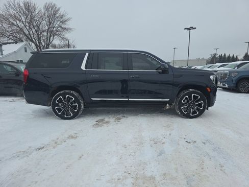 Used 2024 GMC Yukon XL Denali w/ Denali Reserve Package image 2