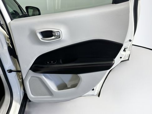 Used 2018 Jeep Compass Limited w/ Navigation Group image 31