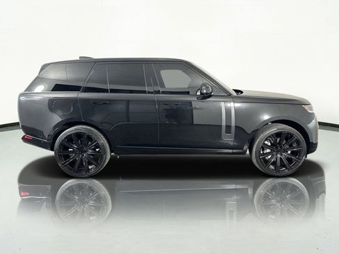 Used 2023 Land Rover Range Rover SE image 3