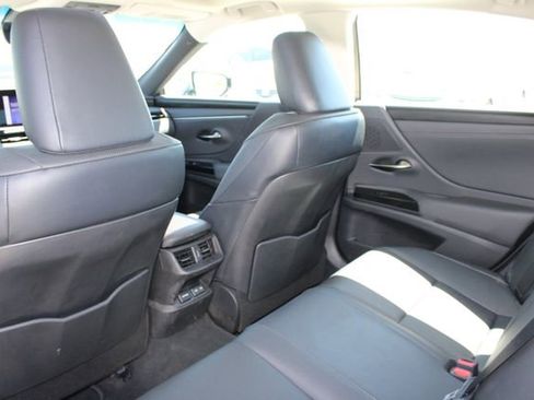 Certified 2024 Lexus ES 300h w/ Premium Package image 9