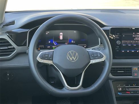 Used 2025 Volkswagen Taos SE image 7