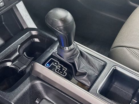 Used 2016 Toyota Tacoma SR5 w/ SR5 Appearance Package (SN) AWD/4WD image 14