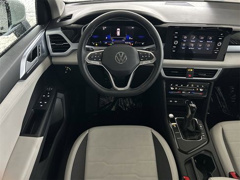 New 2026 Volkswagen Taos SE image 39