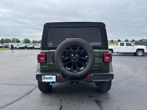 Used 2022 Jeep Wrangler Unlimited Sahara w/ Cold Weather Group AWD/4WD image 6