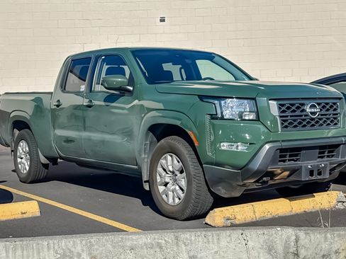 Used 2022 Nissan Frontier SV w/ Technology Package AWD/4WD image 2