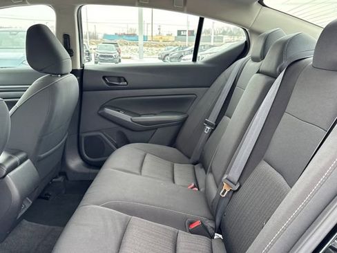 Used 2025 Nissan Altima 2.5 SV image 11