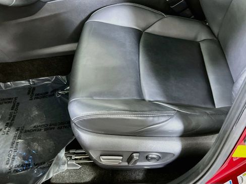 Used 2022 Toyota Venza XLE AWD/4WD image 18
