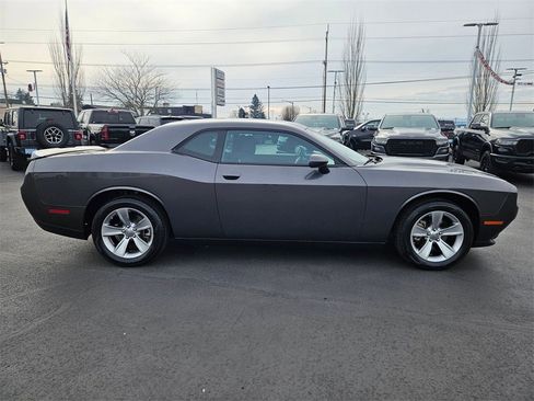 Used 2022 Dodge Challenger SXT image 7