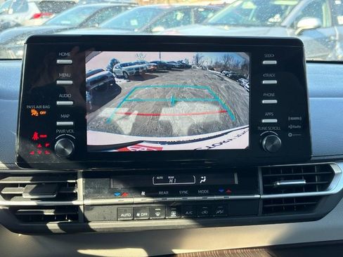 Used 2024 Toyota Sienna LE image 32