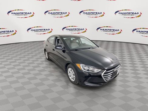 Used 2018 Hyundai Elantra SE image 2