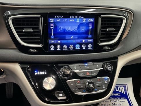 Used 2017 Chrysler Pacifica Touring-L image 23