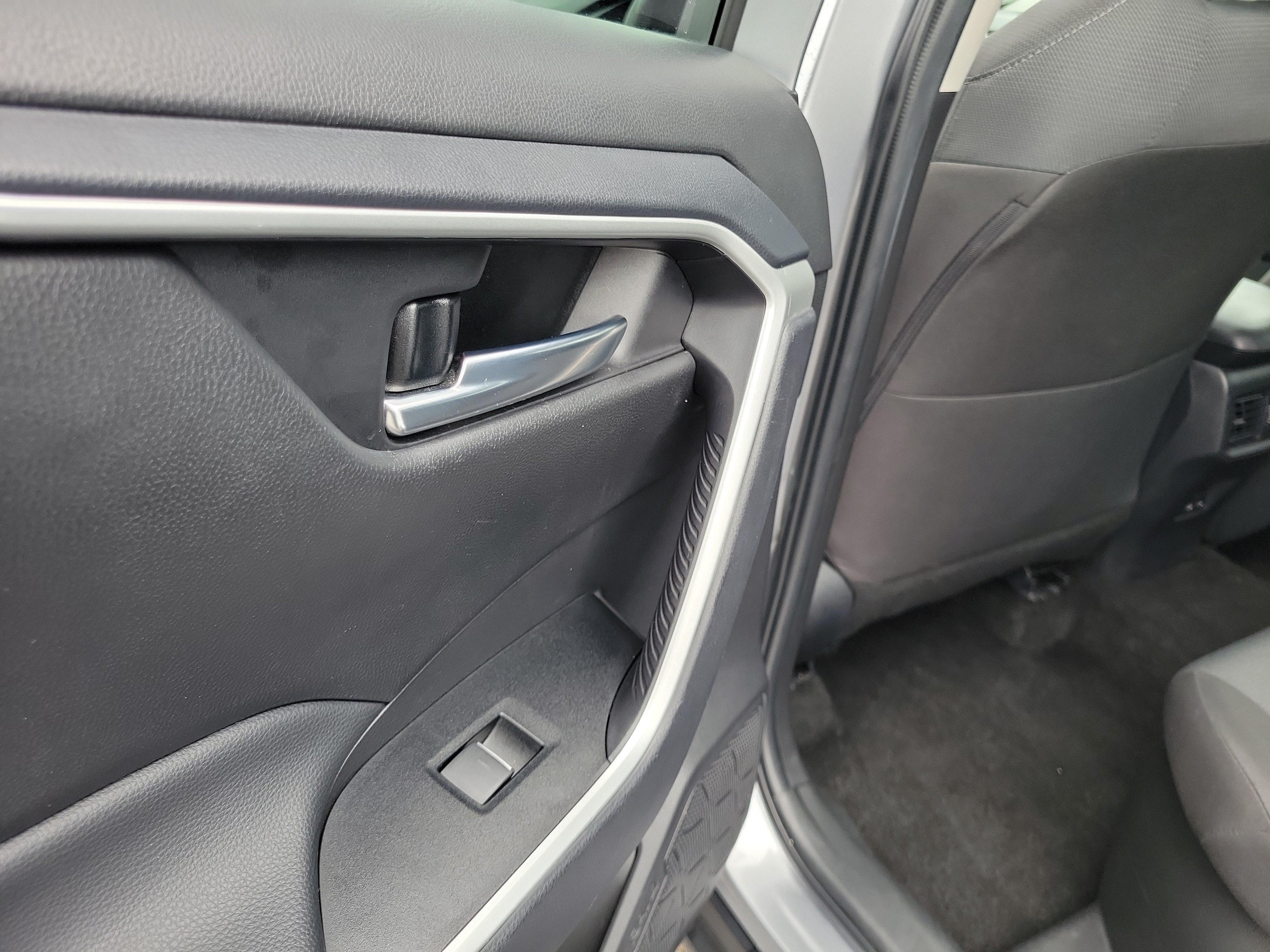Used 2025 Toyota RAV4 XLE AWD/4WD image 13