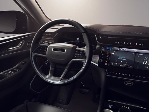 New 2026 Jeep Grand Cherokee L Limited AWD/4WD image 9