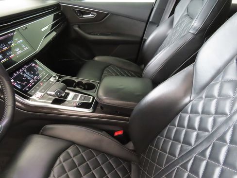 Used 2020 Audi SQ7 Premium Plus w/ SQ7 Black Optic Package image 26