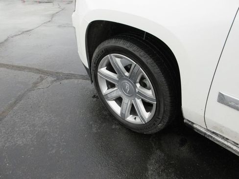 Used 2019 Cadillac Escalade Premium Luxury AWD/4WD image 14