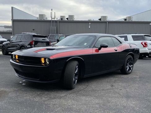 Used 2020 Dodge Challenger SXT w/ Blacktop Package image 8