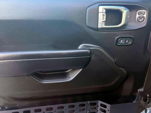 Certified 2021 Jeep Gladiator Willys image 15