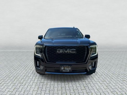 Used 2023 GMC Yukon XL Denali Ultimate AWD/4WD image 3