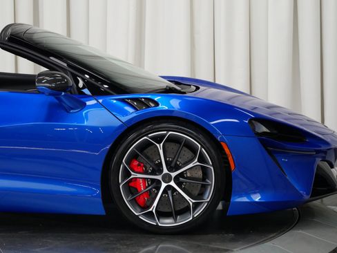 Used 2025 McLaren Artura Spider RWD image 35