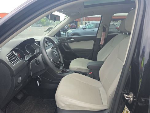 Used 2020 Volkswagen Tiguan SE w/ Panoramic Sunroof Package FWD image 10