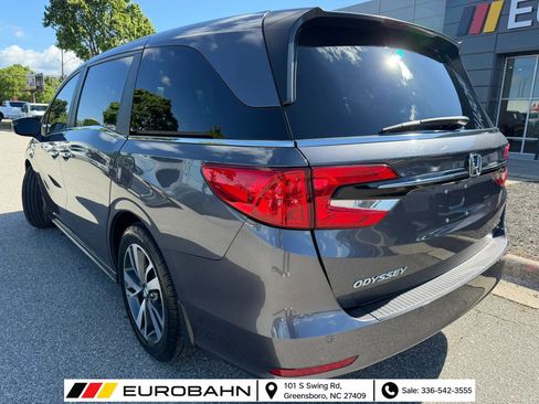 Used 2024 Honda Odyssey Touring image 3