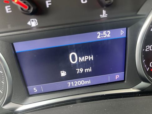 Used 2023 GMC Terrain SLT image 12