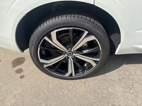 Certified 2024 Volvo XC60 T8 Ultimate w/ Protection Package Premier AWD/4WD image 15